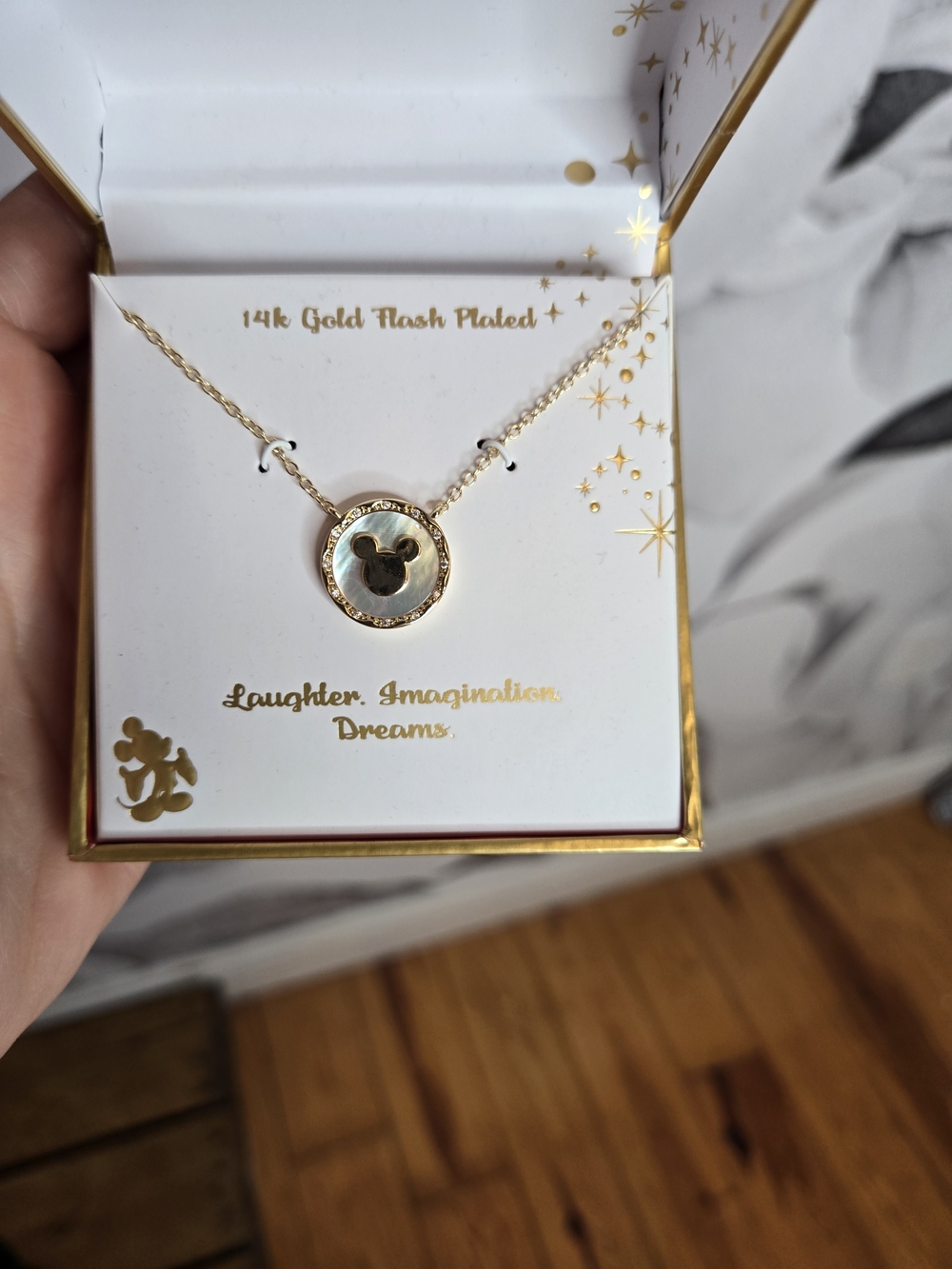 🍓Disney Gold-Tone Mother of Pearl Mickey Pendant Necklace